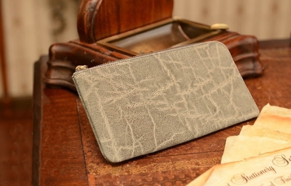 灰色（グレー）財布の風水の意味